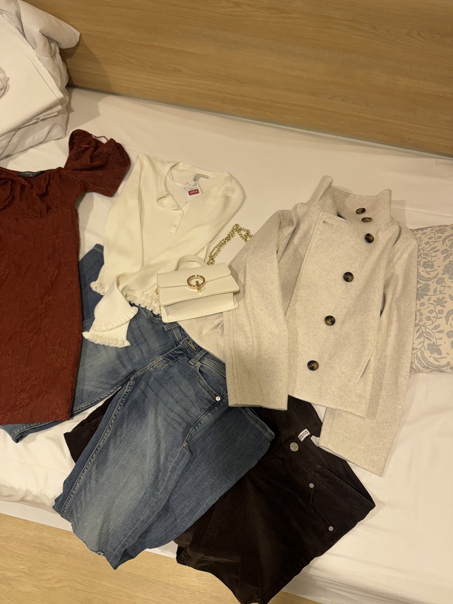Julieeth_cast's tweet photo. fui de shopping, hice nuevas amigas, cené deli, mañana tengo clases en mi dream university; la vida es buena https://t.co/zNSE9VrlLj