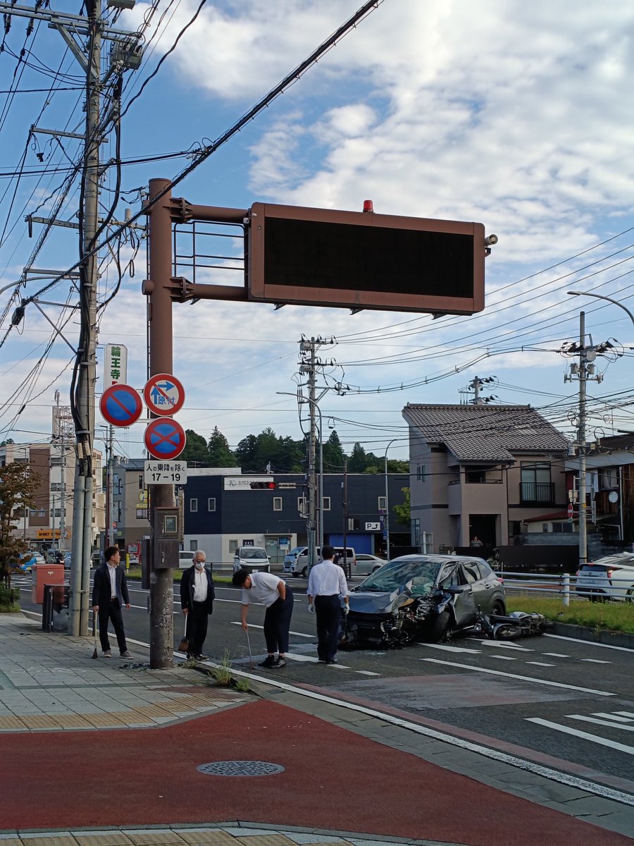 taqrow076's tweet photo. 北山トンネル入口で事故
原付と車
東北大学病院前から大渋滞
気をつけなければ
#仙台市 
#事故
#北山トンネル https://t.co/5dZsTwdft7