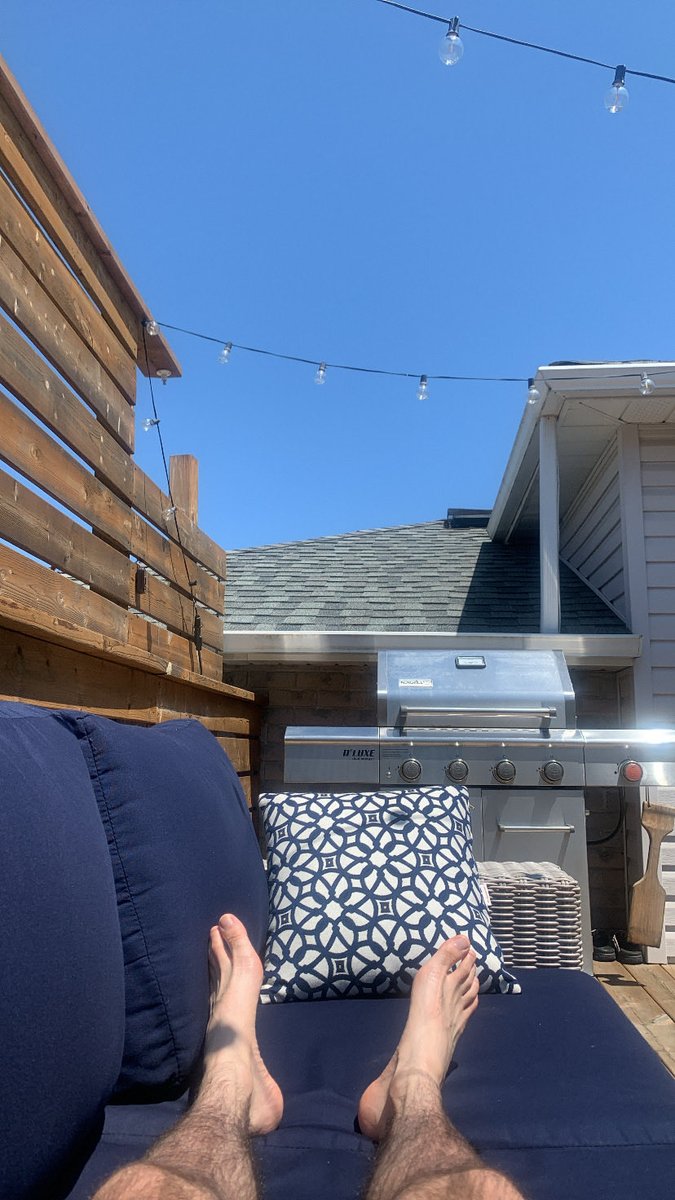 wouldichudai's tweet photo. had to let the feet enjoy the sun too https://t.co/fXWg5YpiLJ