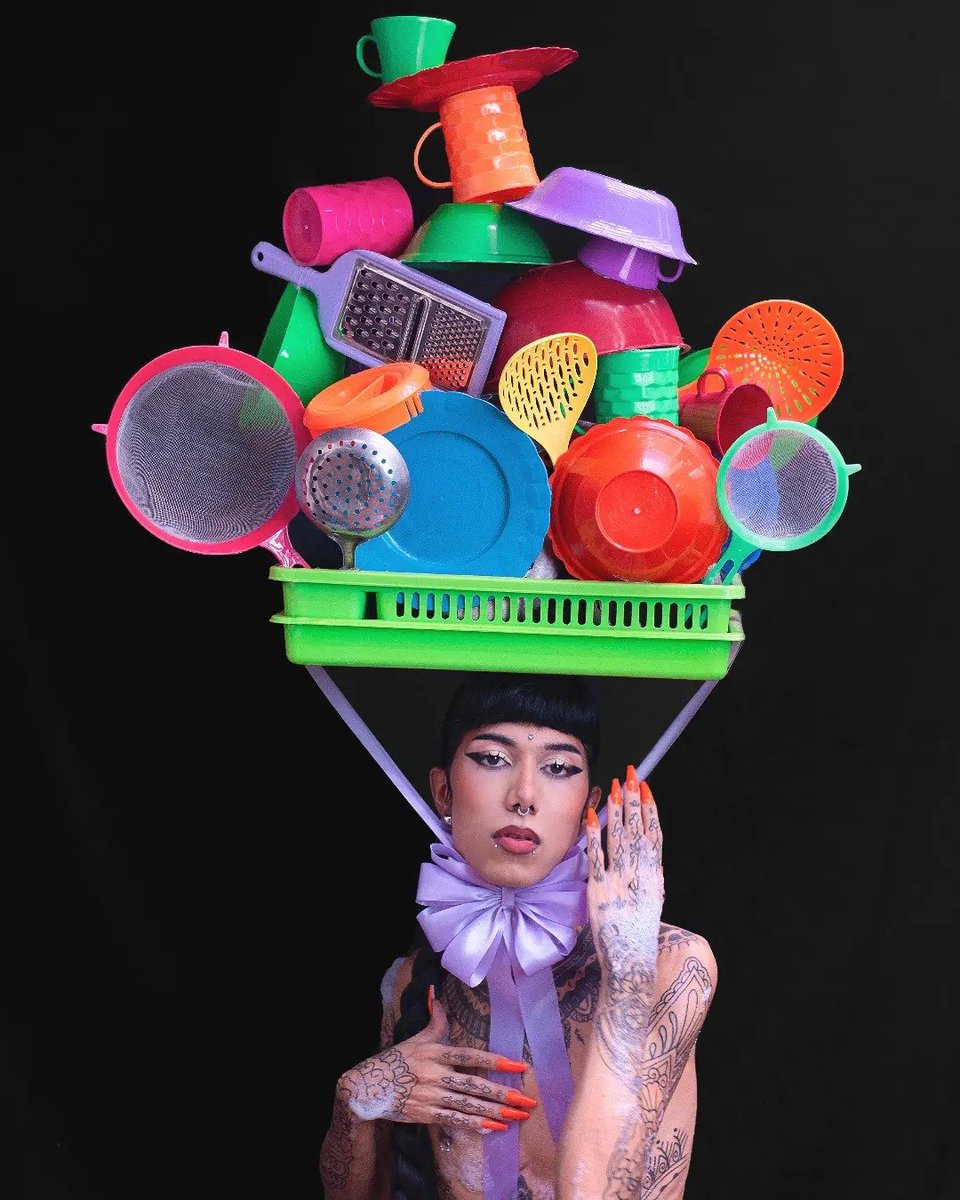 platohedro's tweet photo. 🎨 Nuevas artistas habitan la casa
Recibimos a Medulla, artista trans que explora el autorretrato, la fotografía y la construcción performativa de la imagen para cuestionar las formas en que entendemos la identidad. https://t.co/bvMymFGULI
