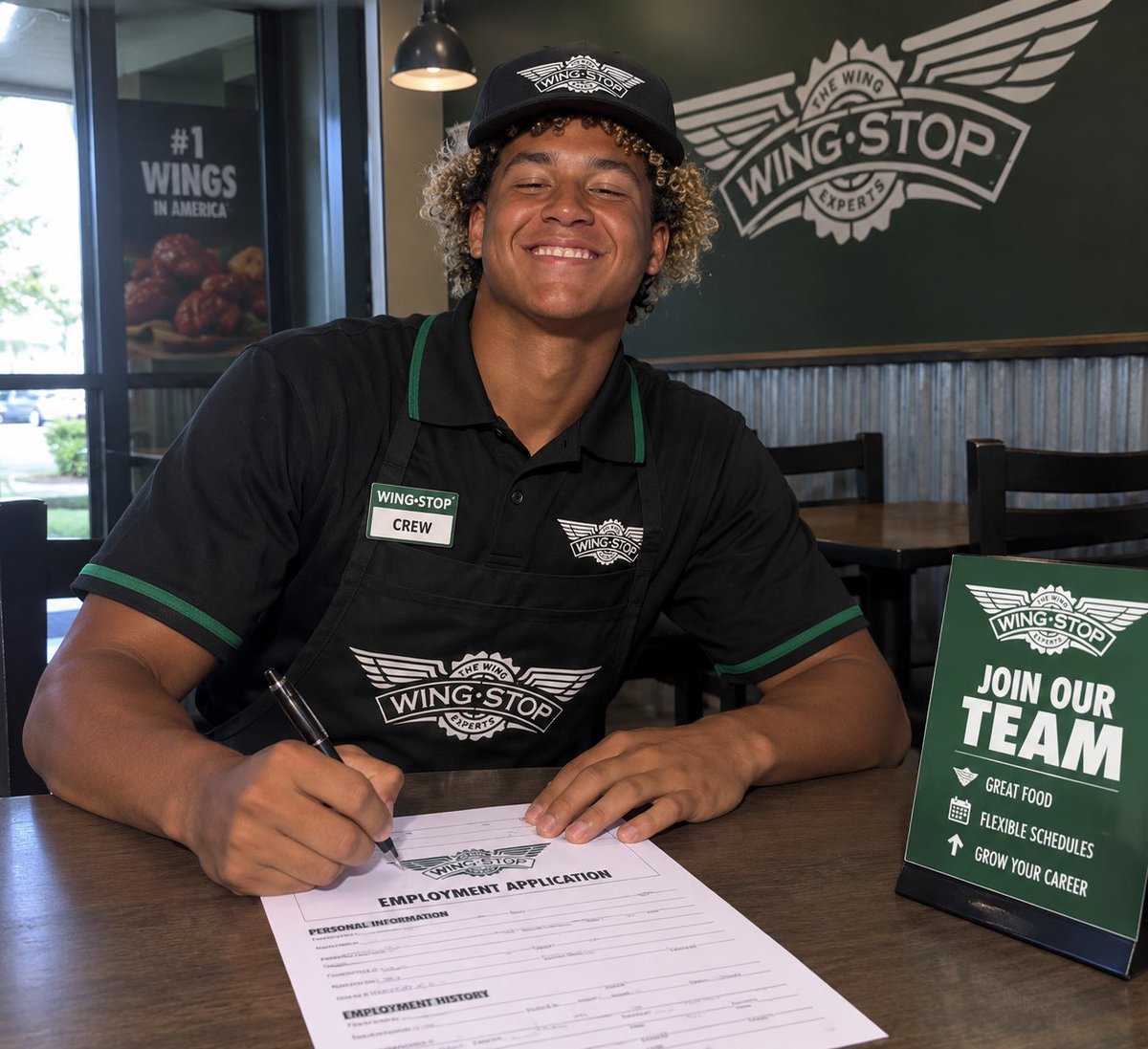 Slimeymclimey1's tweet photo. Landen hays filling out his wing stop application after getting fucked by the owls on Friday. #fucktheravens https://t.co/3BT1SmxYFy