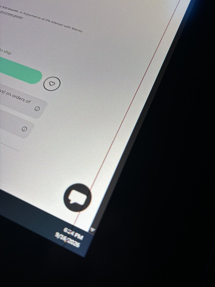 jellikae's tweet photo. i have had my xp-pen drawing display tablet for only ONE month and it already has a line down the display 😭😭😭 are you forreal??? i spent so much money on this thing.. https://t.co/Na1RS7x1Q7