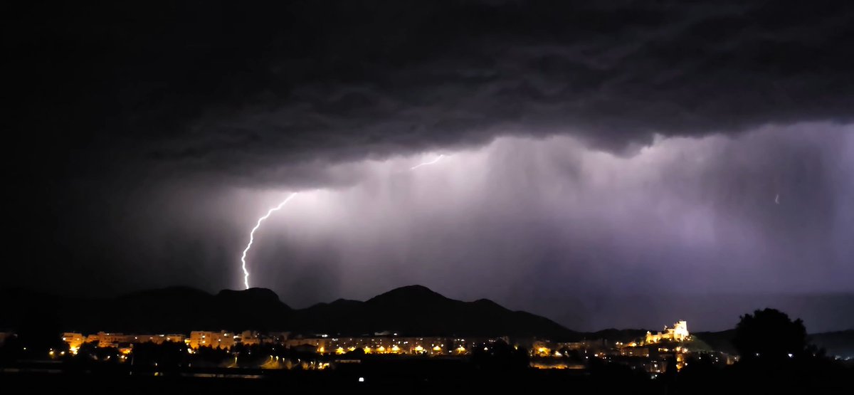 JuanmaMoralejo's tweet photo. Así se veía el cielo hoy, 16 de septiembre, sobre Caravaca de la Cruz, en la Región de Murcia. ⛈️

@davidjimenez30 
@AEMET_Esp 
@fcocachometeo 
@jacobpetrus_tve 
@JoannaIvars
@la7tele 
@MeteOrihuela 
@MeteoSE
@tiempobrasero 
@RTVEMurcia
@BelenSamper_ 
@AEMET_Murcia https://t.co/Flmwazqi1h