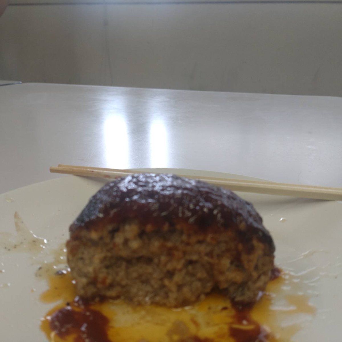 karasuyamadc's tweet photo. 今日の生活講座の調理メニューはハンバーグ！🍴✨
お肉をコネコネして、思い思いの大きさや形に成形😊 じっくり焼いて、火の通りもバッチリ！ みんなで美味しくいただきました😋
#生活講座 #調理プログラム #ハンバーグ #デイケア #精神科デイケア https://t.co/Y2Im496nmK