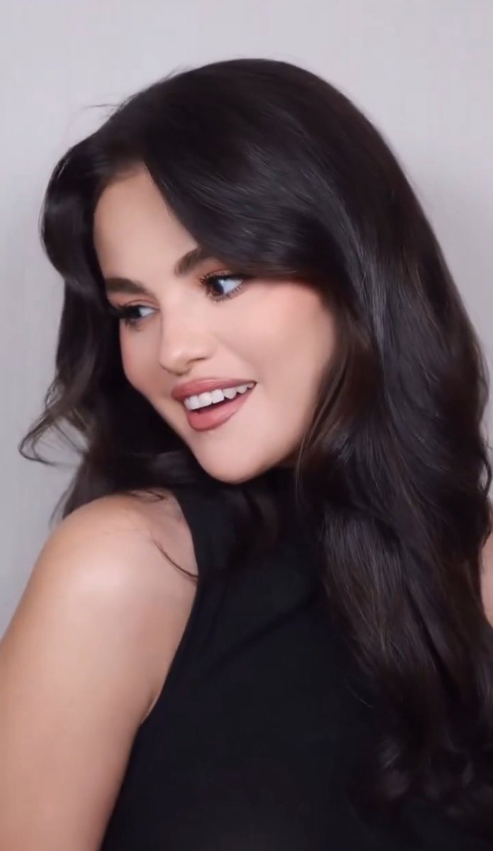 selenagomezbr's tweet photo. A MULHER MAIS LINDA DO MUNDO. https://t.co/nUkBanV72T