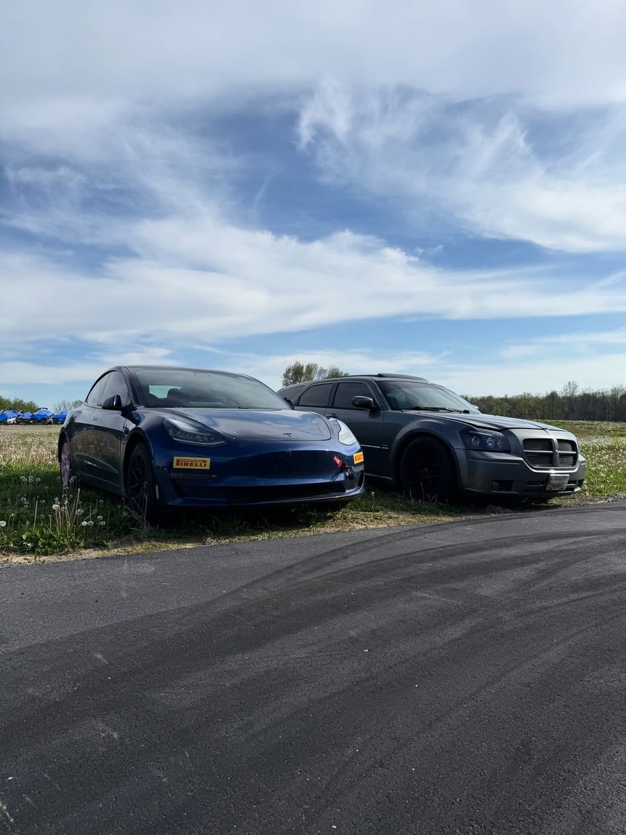 Strikercars_'s tweet photo. Tesla X Mag
#mag #viral #explore #tesla #car https://t.co/hV69XzASKm