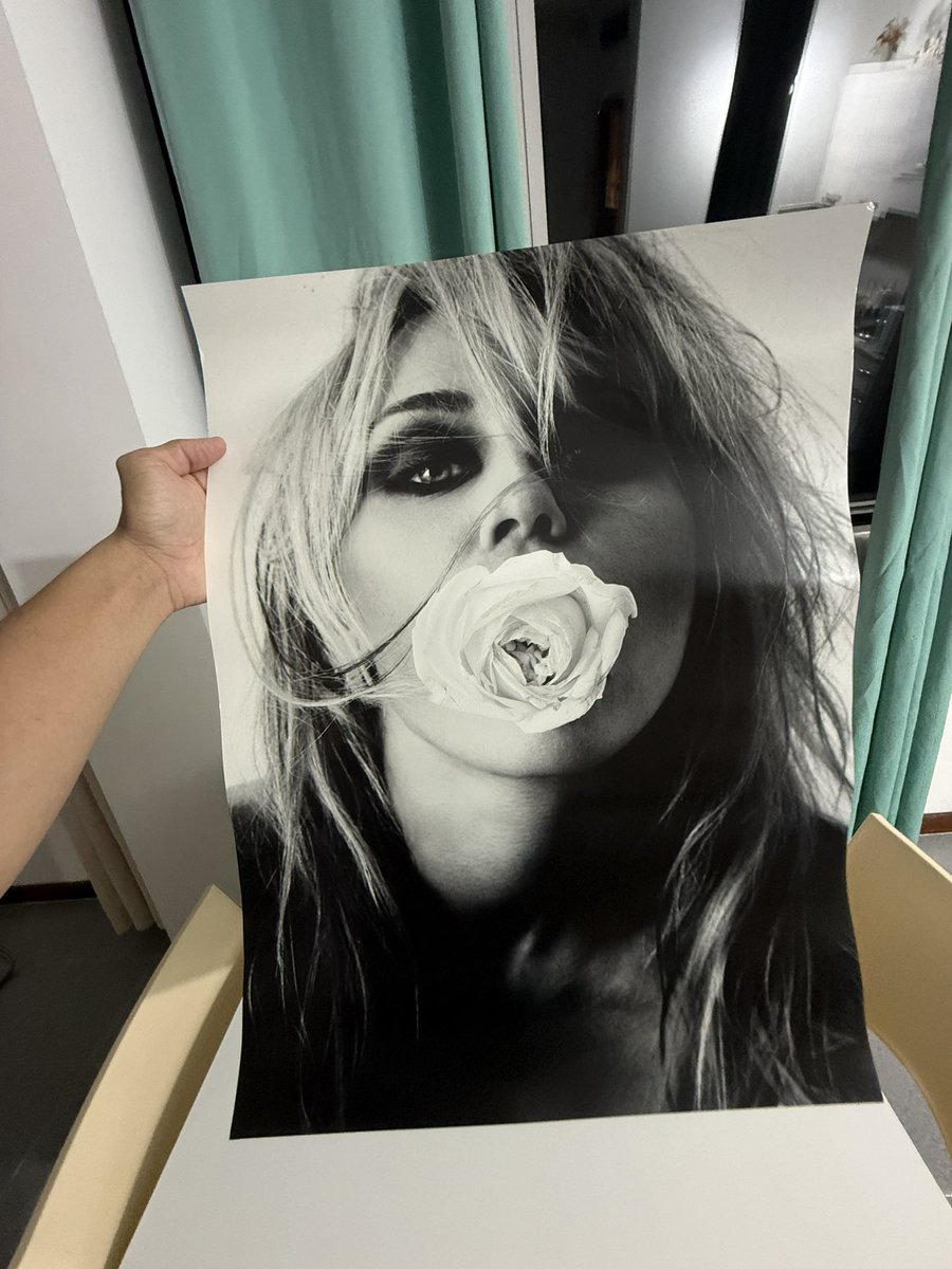 jeanllago's tweet photo. 2017 x 2026 
Listening Party Miley, aprende Sony music https://t.co/hE5txVOqsL