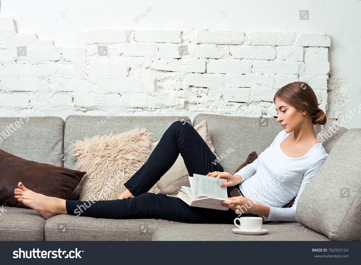 ChristyHenslin's tweet photo. Just wrapped up a lazy Sunday with warm tea and my favorite book on the sofa—this is the kind of small comfort that makes weekdays worth waiting for.， https://t.co/J6KhS7qPWh