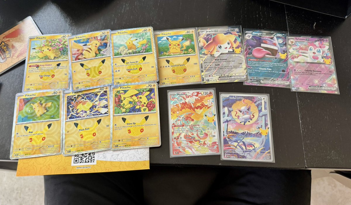 Maskedsinrel's tweet photo. I opened the second box anyway and I’m crying in the club lol. Moltres again hahaha but the Zorua is very nice 👀 I’ll take it. https://t.co/JzDH2UMklL
