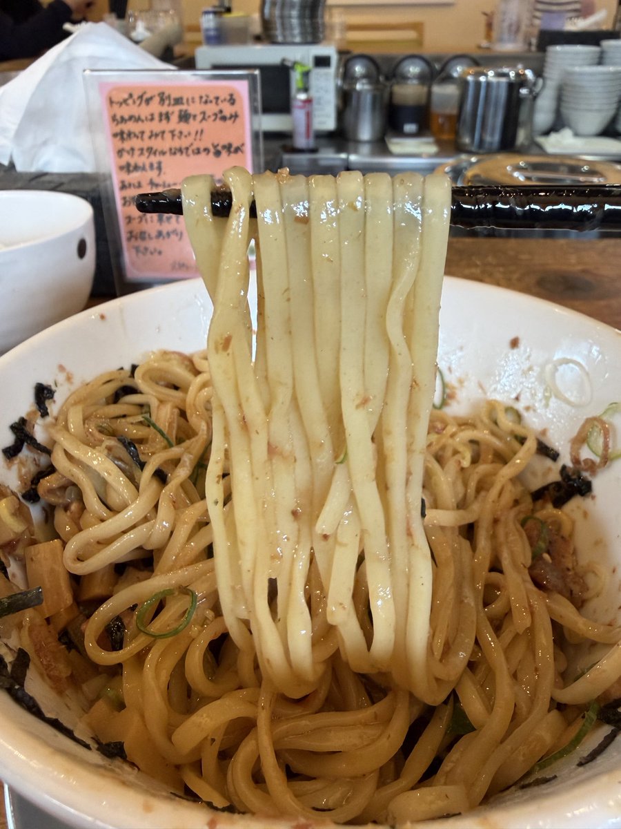korahmen0929's tweet photo. めん奏心　#島田市

和えそば曲者（〆の追い飯付き）

臭ぇ物ではなく… 曲者です🫡

大葉とか茗荷とか確かに臭い（香り）が強いものも入ってますがそこがまたクセになるんです💕

〆の追い飯で混ぜご飯がまた美味しいのよっ😋 https://t.co/d7kmBXAJ2S