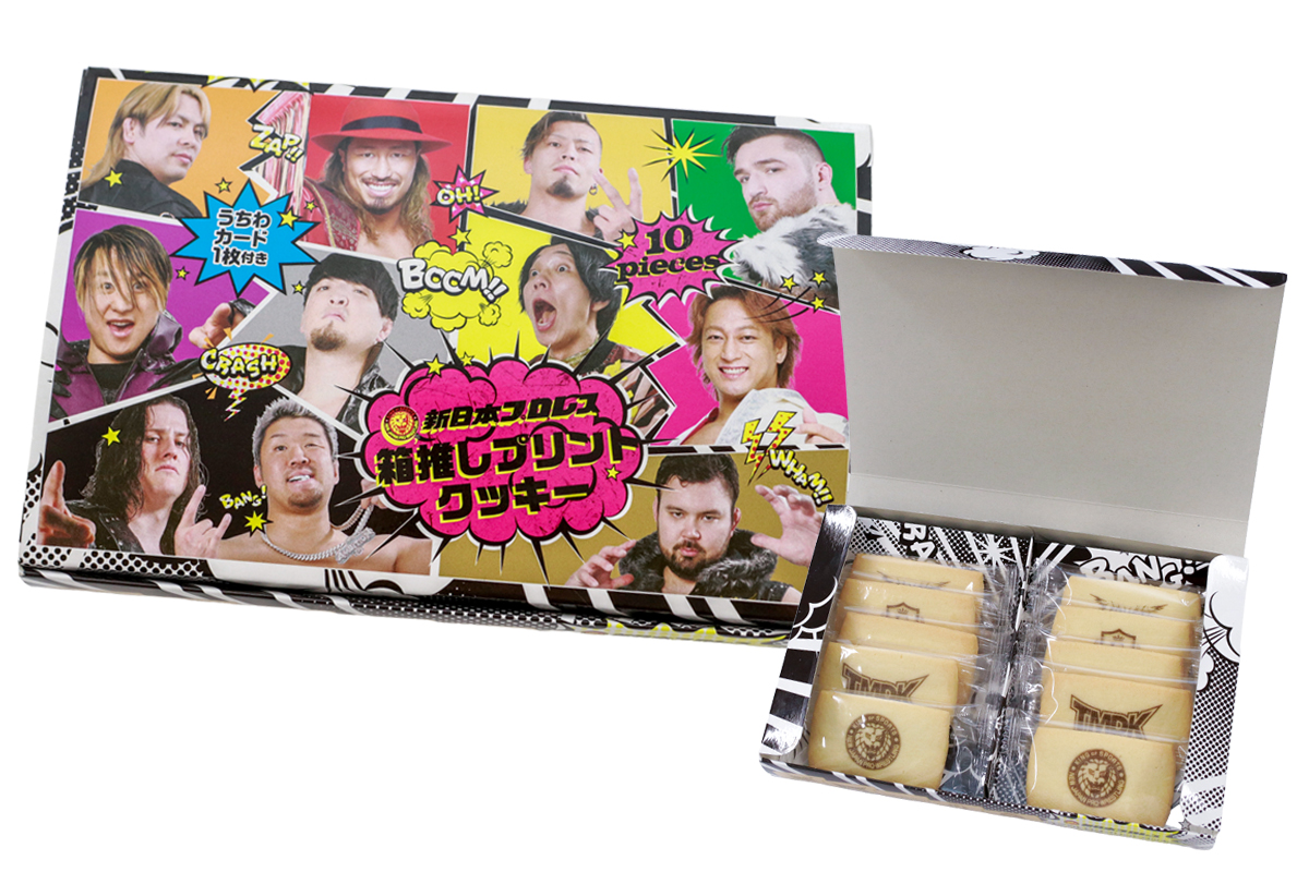 njpw1972's tweet photo. 【商品写真追加！】
闘魂SHOP水道橋店限定アイテム
『箱推しプリントクッキー』好評発売中！
おまけの"うちわ風カード"はスマホケースに挟んだり、ぴょんすけに持たせてもピッタリのサイズ感
観光＆ビジネスで東京にいらっしゃる皆様～ご来店お待ちしています🦁 https://t.co/Qf5rHQT2bX