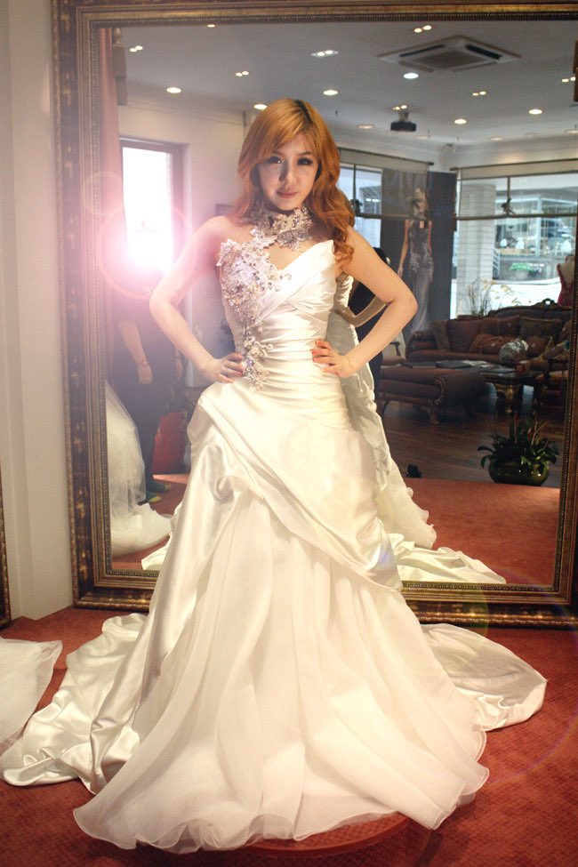 royalparkbom's tweet photo. Park Bom during her custom-made wedding dress fitting for 2NE1’s first concert NOLZA, 2011 https://t.co/6DxYrA09L0