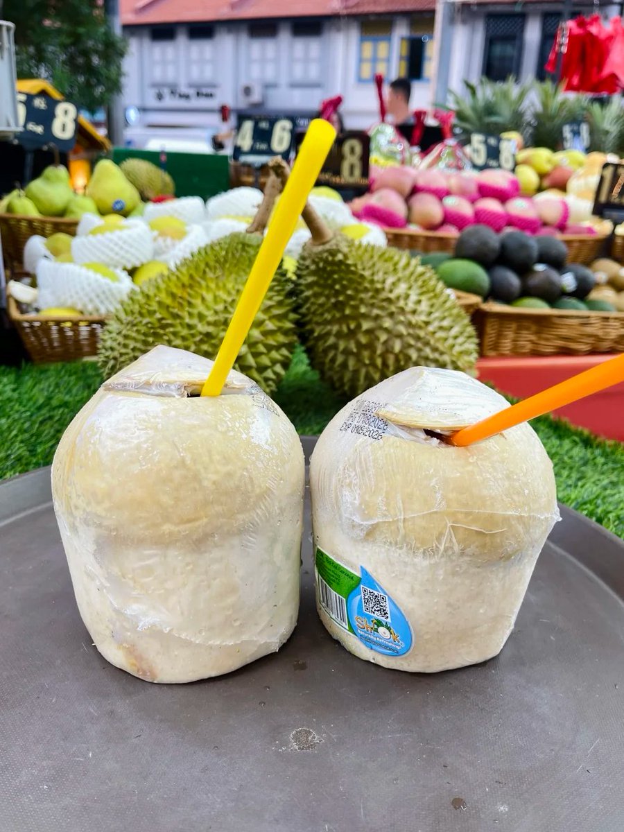 kalpanatzSI's tweet photo. One thing I really like about this place is that it’s open 24 hours a day. So whenever I’m craving durian, I can come by anytime without worrying that it’s too late or that all the good ones have already been picked over https://t.co/UOP0vOglpn