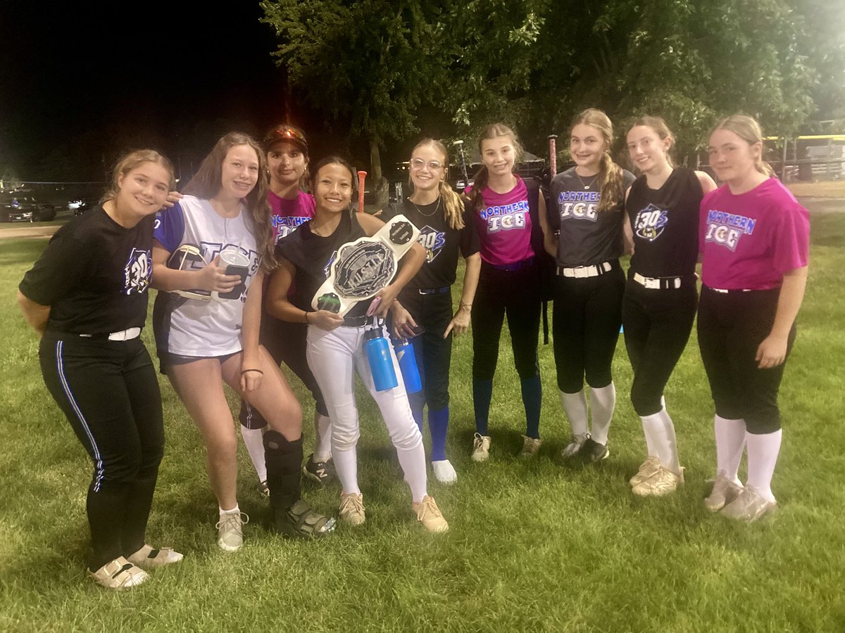 NorthernIce14U's tweet photo. Congrats to Mo for being chosen for the HUSTLE Belt this week! 💙🐧🥎🖤 @mo_bats_big #hustlemode #FearThePenguin #iceageishere #2627Season https://t.co/hQ4hfA9dxf