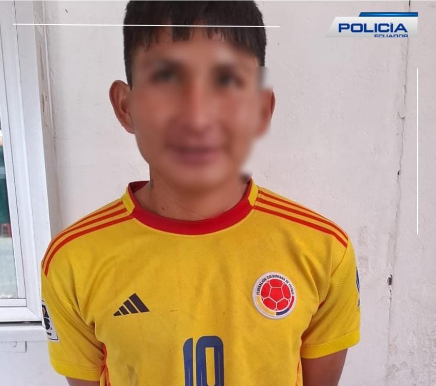 PoliciaEcZona6's tweet photo. 🚨 MACAS || APREHENDIDO POR TENENCIA DE DROGA
En el Parque del Niño, el GOM del Distrito #Morona aprehendió a un ciudadano por presunta tenencia de sustancias sujetas a fiscalización. Se incautaron 38 dosis de marihuana.
#PolicíaEcuador
#ServirYProtegerConFirmeza https://t.co/bG79hh3R85