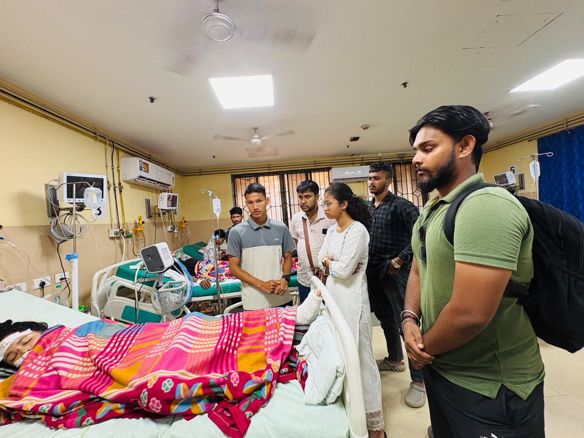 NewsStar69313's tweet photo. NSUI Visits Injured Student At GB Hospital, Raises Hostel Safety Concerns.
#NSUI #Visits #Injured #Student #GB #Hospital #Raises #Hostel #Safety #Concerns #Agartala #Tripura
https://t.co/ftt5DlfRq0 https://t.co/58iErxiBrC