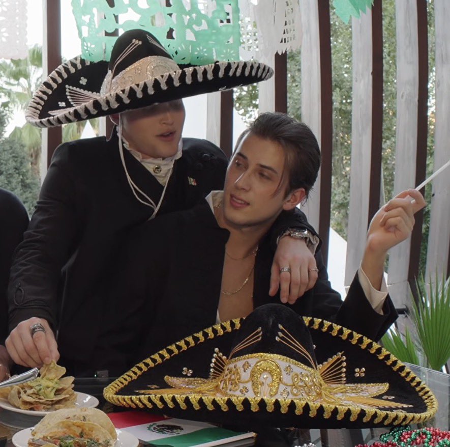 snoopyburu's tweet photo. Gabi no es muy mexicano de tu parte esas ganotas q tienes de comer cuy https://t.co/oYrStuYdcC