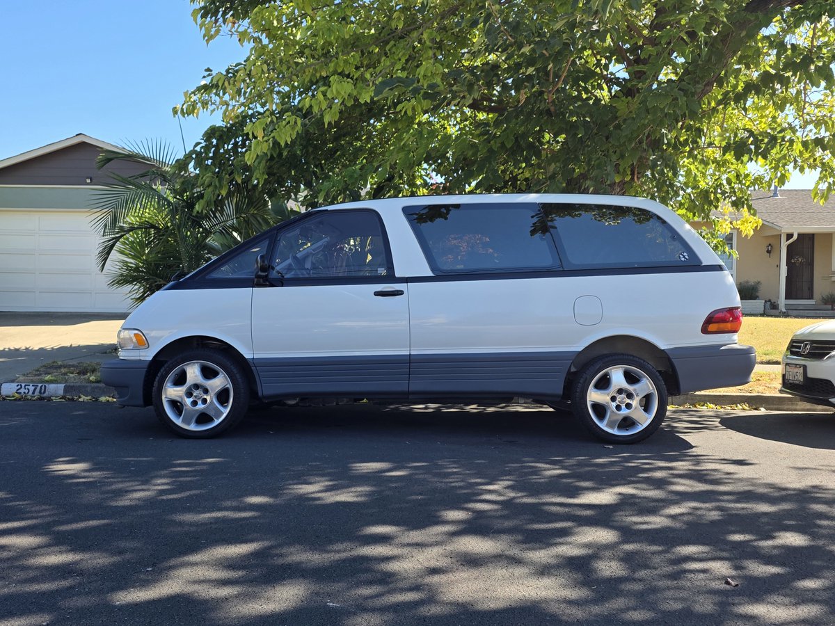 theseaskate's tweet photo. Persuant to Sunday's Volleyball Practice, this is my van, "Spacey". She's a 1996 Toyota Previa. Mid-engined, supercharged, nearly 50-50 weight distribution. 🛸 #StayTrueToThePath #SPX6900 https://t.co/7kmgBi6zL7