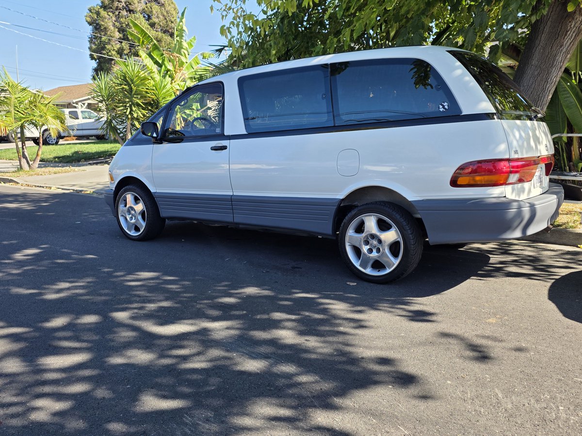 theseaskate's tweet photo. Persuant to Sunday's Volleyball Practice, this is my van, "Spacey". She's a 1996 Toyota Previa. Mid-engined, supercharged, nearly 50-50 weight distribution. 🛸 #StayTrueToThePath #SPX6900 https://t.co/7kmgBi6zL7