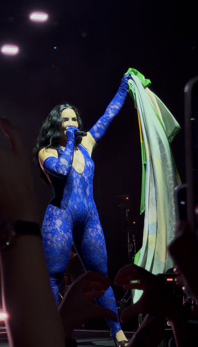 debnamliars's tweet photo. Deu mais que certo, valeu cada horinha no sol!!!!! 😍🤍
#ItsNotThatDeepTourSP @ddlovato https://t.co/iRDixZDzYy