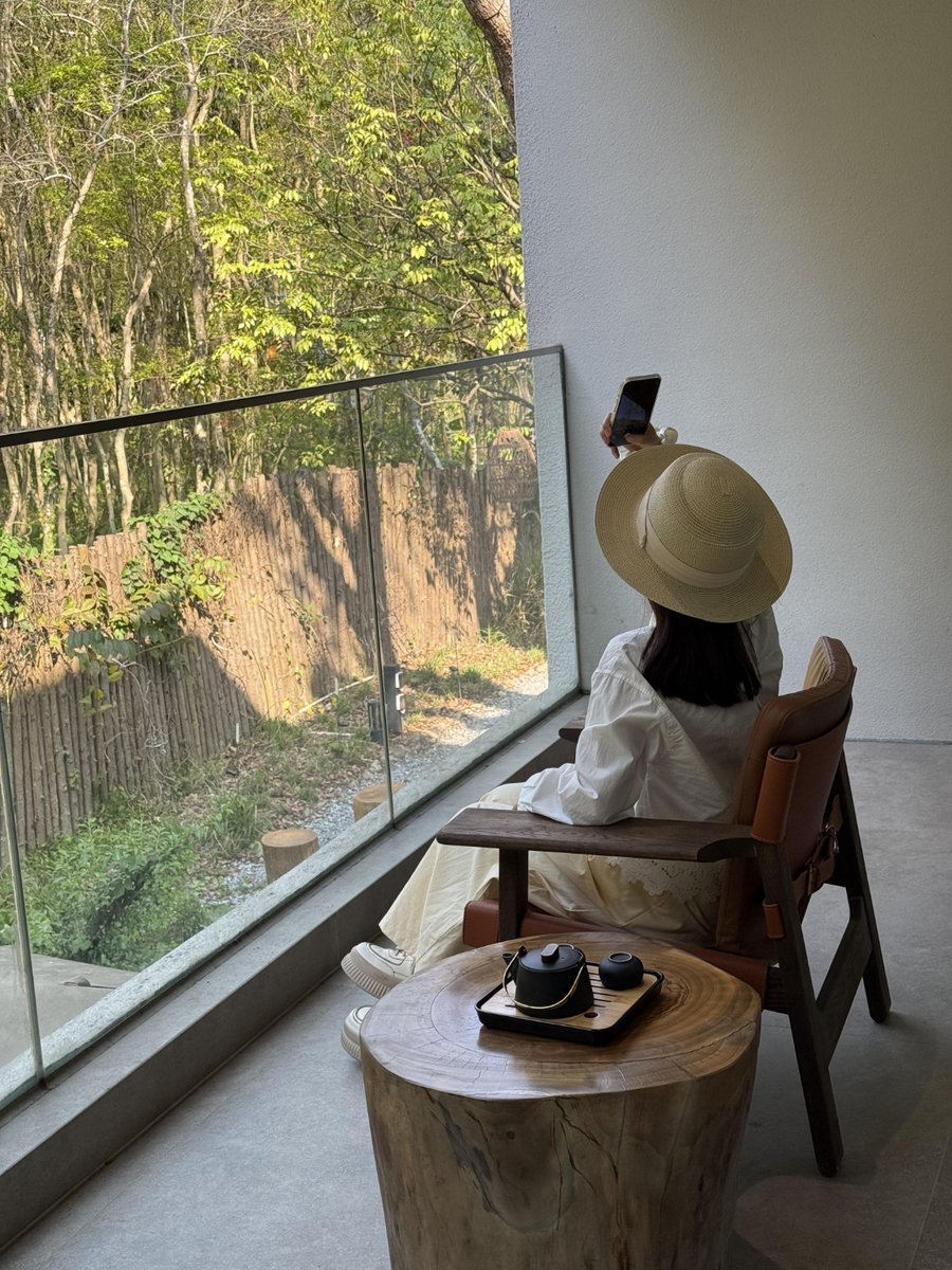 earln472270's tweet photo. Neighbor Win: Just shared a pot of my homemade lemon tea with Mrs. Lin next door, and she gave me a warm batch of osmanthus cookies in return—small moments make the neighborhood feel like home!， https://t.co/83KWV3vrT5