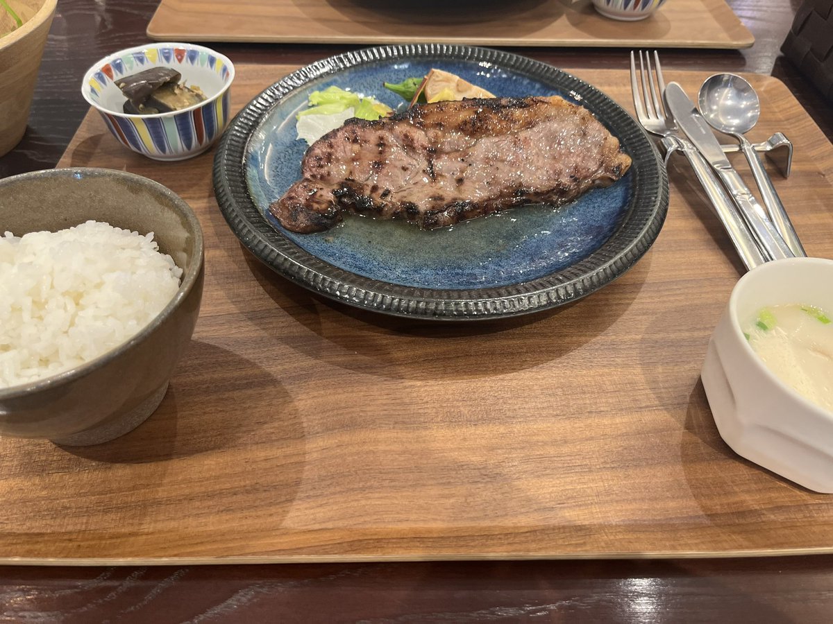 deuce_36310's tweet photo. 昼飯4000円
謎の力で実質タダ https://t.co/z59JAlAZ9d