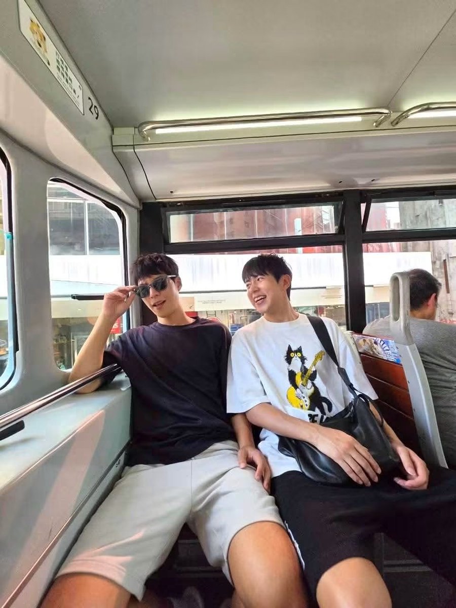 AlwaysJungshine's tweet photo. #AgavondEnt มาลงรูปจากทริปฮ่องกงค่าา
ทริปนี้ไปกันนานหน่อย(ทั้งคลิปเที่ยว ทั้งงาน) รอดูความสนุกเลยนะคะ 🥰

#คัลแลน #พี่จอง #น้องแดน #จูดี้ https://t.co/D0l5KeCn9M