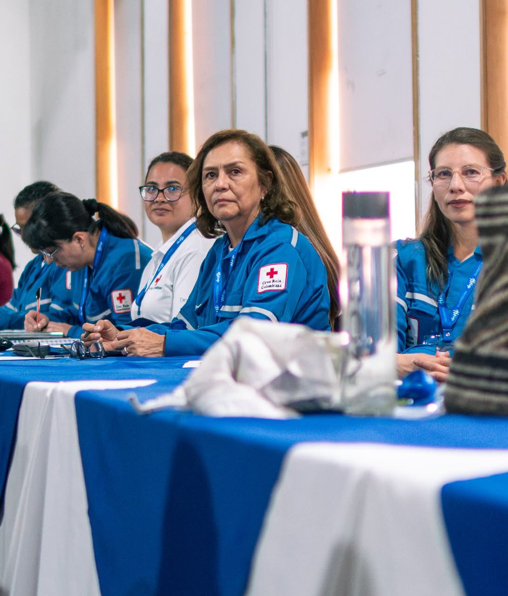 Cruzrojavalle's tweet photo. Un total de 25 voluntarios y voluntarias de la Cruz Roja Valle participan de la formación de formadores del programa Abrigo, enfocado en salud mental y liderado por el Ministerio de Protección Social y la Cruz Roja; para  llevarlo a comunidades vulnerables del departamento. https://t.co/KzjSouqx0W