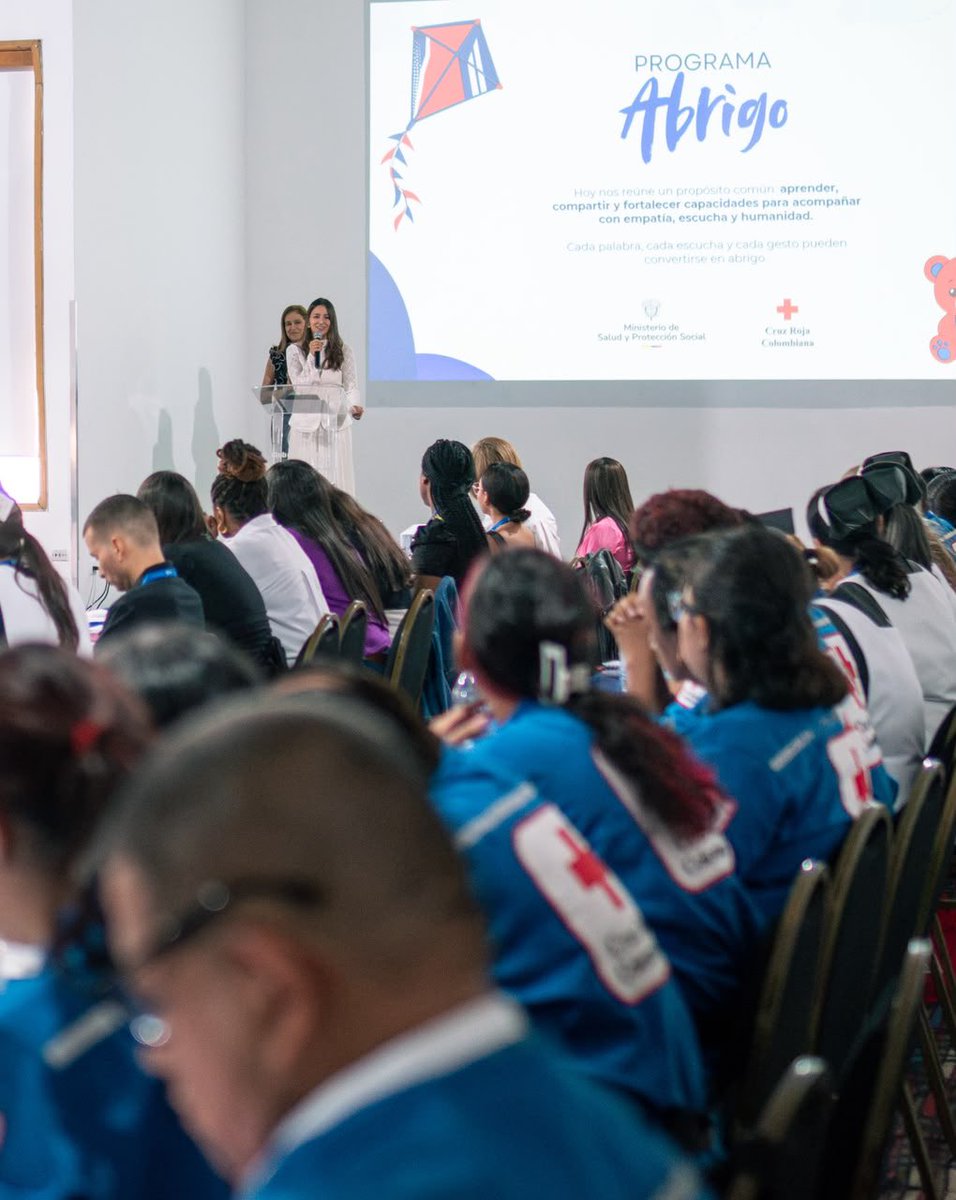 Cruzrojavalle's tweet photo. Un total de 25 voluntarios y voluntarias de la Cruz Roja Valle participan de la formación de formadores del programa Abrigo, enfocado en salud mental y liderado por el Ministerio de Protección Social y la Cruz Roja; para  llevarlo a comunidades vulnerables del departamento. https://t.co/KzjSouqx0W