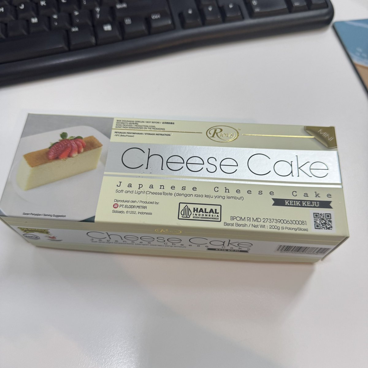 auliarossari's tweet photo. Beli ini krna rame dibahas di twitter. Beneran enak bgt pula, 1 slice cm 60 kal🥺 makasih bgt yg udh ngasih tau, lumayan bgt cm snack pagi or sore https://t.co/a1EoTthJQ6
