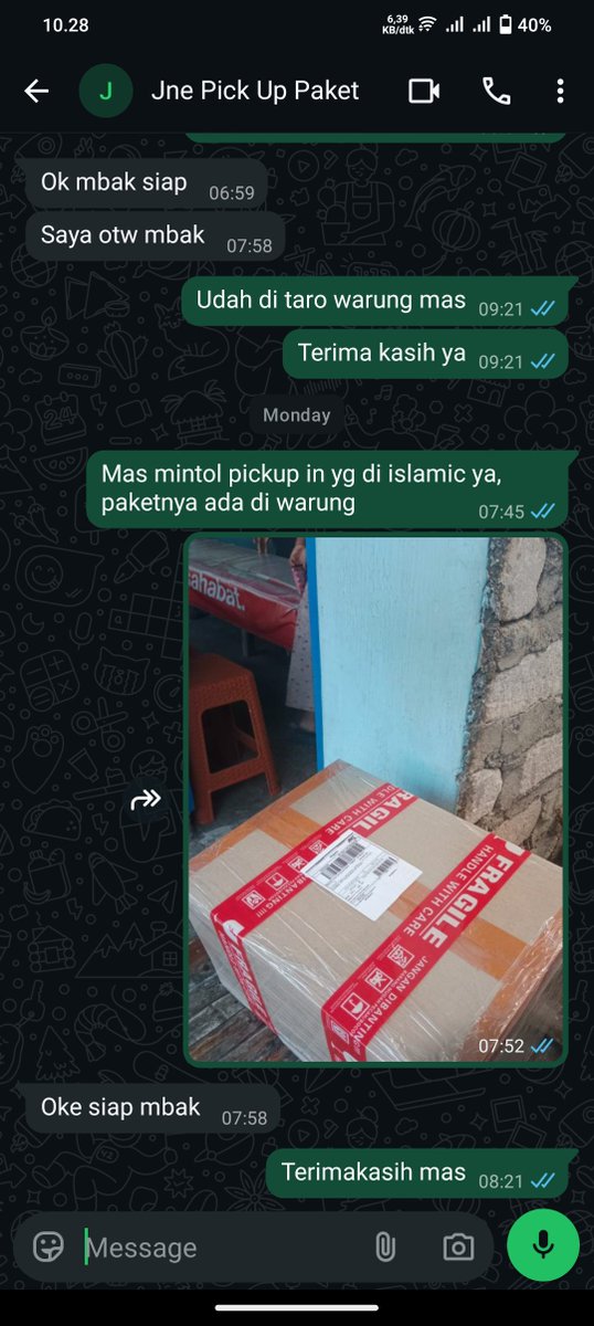 d0n9hyuck_'s tweet photo. Halo @ShopeeID 

Saya ingin memfollow up soal barang yang saya kirim ke malaysia dan tiba-tiba dincacel oleh Shopee dengan pengajuan pengembalian dana tanpa barang. Pada hari senin tgl 14 September saya mengirim paket sesuai di foto dengan ukuran kardus 35x25x20 https://t.co/q91cXBWEWR