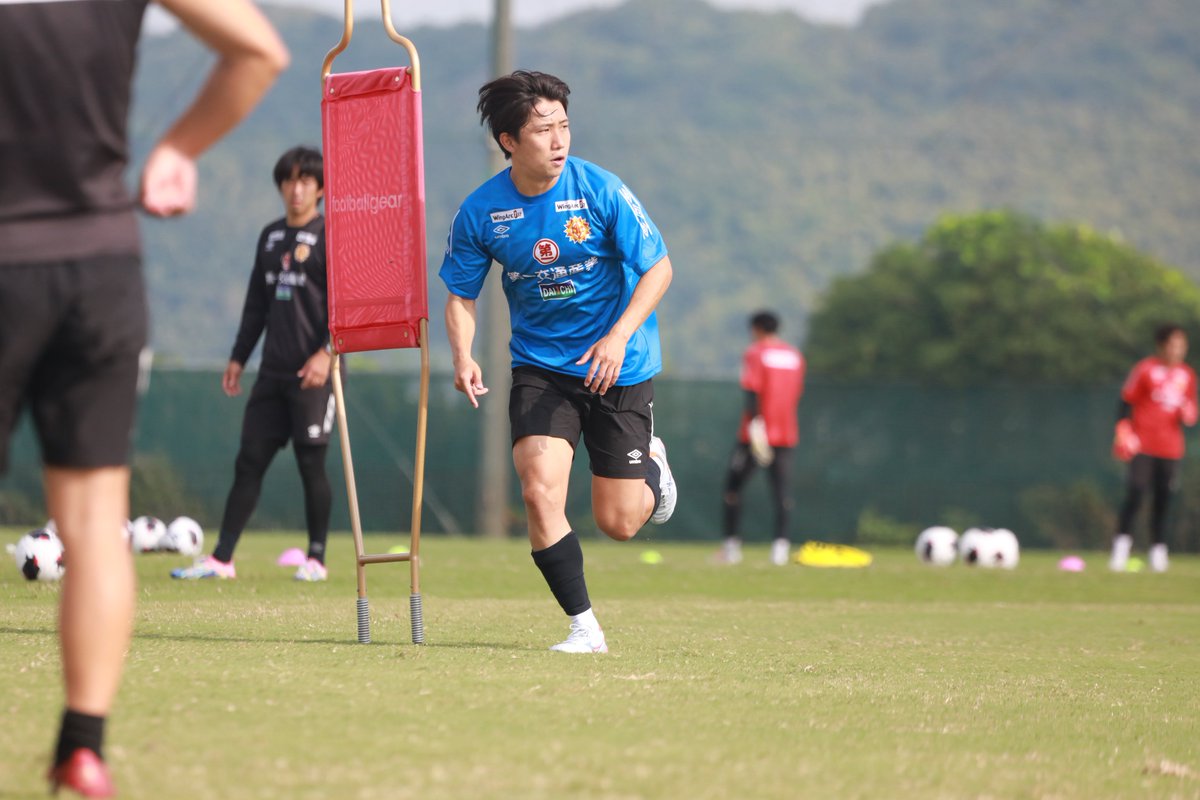 Giravanz_staff's tweet photo. 【今日の新門司🌊】
𝙏𝙍𝘼𝙄𝙉𝙄𝙉𝙂 𝙋𝙃𝙊𝙏𝙊📸

#原康介 選手が本日よりチームに合流しています！

新たに選手が加わり、チームはさらに前へ進みます。

#ギラヴァンツ北九州 https://t.co/Vnu3WYF2tA