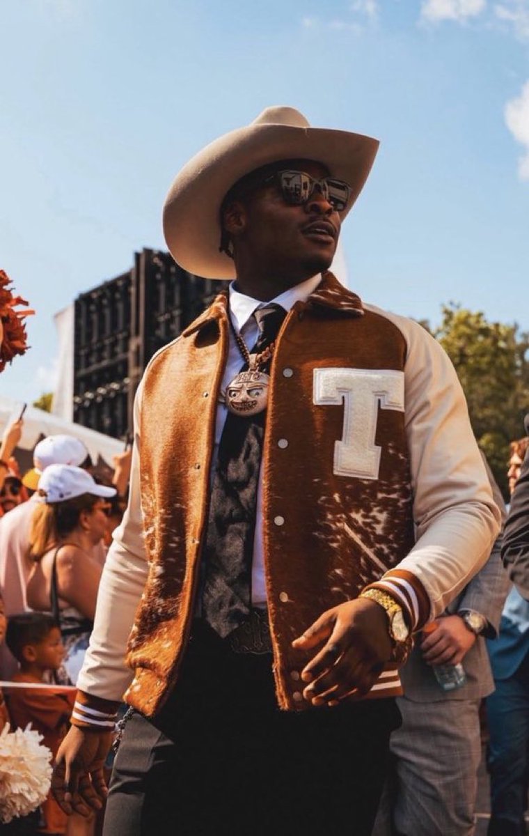 ItsNotGlennnHtx's tweet photo. I need this jacket real bad @_delconte https://t.co/Seio0JLnYn