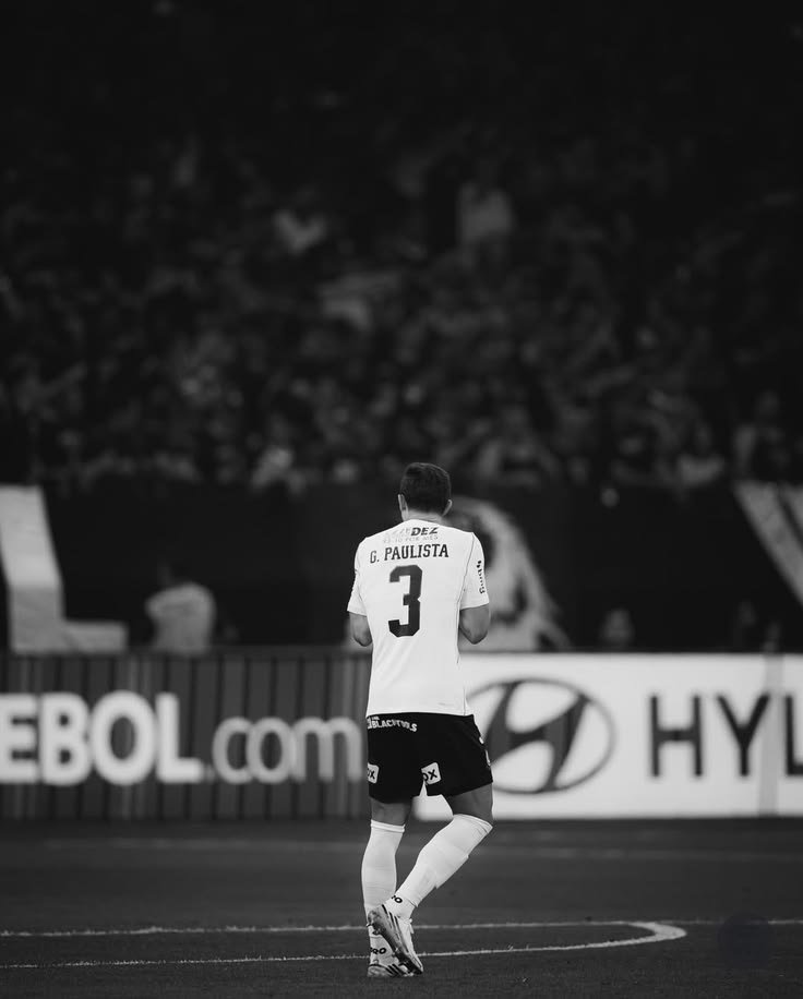 GARRO_BR_'s tweet photo. O único jogador que não mereceu essa eliminação foi o Gabriel Paulista.

Jogou mais de 30 minutos no sacrifício porque sabia que o Corinthians precisava dele.

Corinthiano, líder e homem pra caralho.

Respeito demais. https://t.co/UjOwRCTXPY