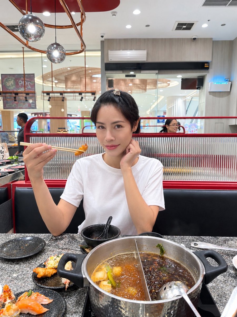 TiSri9970's tweet photo. หิวอะไรที่ไม่ใช่ข้าว🤭 #สาวสองสุพรรณบุรี https://t.co/3WDWnLUZS1