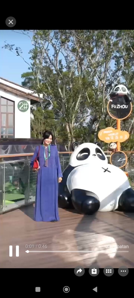 harianindo9697's tweet photo. 🇹🇲Turkmenistani host Bekjanova Bagul finds a surprise at Fuzhou Panda World: 🐼Seeing giant pandas has been my lifelong dream.🥰
#pandas #Giantpanda #Fuzhou240hrs #Funway #TravelinFuzhou #PandaWorld https://t.co/yAAyu62DqS