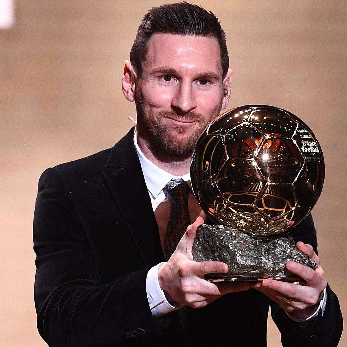 TouchlineX's tweet photo. 🚨🗣️ David Beckham: "Leo Messi should win the Ballon d'Or."

"He was probably the best player of the World Cup... He had an incredible last year." https://t.co/YVodnjhKXN