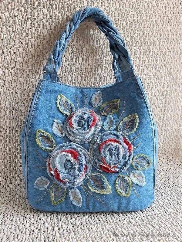 LigiaSolt's tweet photo. [New DIY hack alert! Upcycle old denim jeans into a cool mini crossbody bag with just scissors + glue. Super quick, zero cost, perfect for casual outings ] https://t.co/Io9imKCY4f