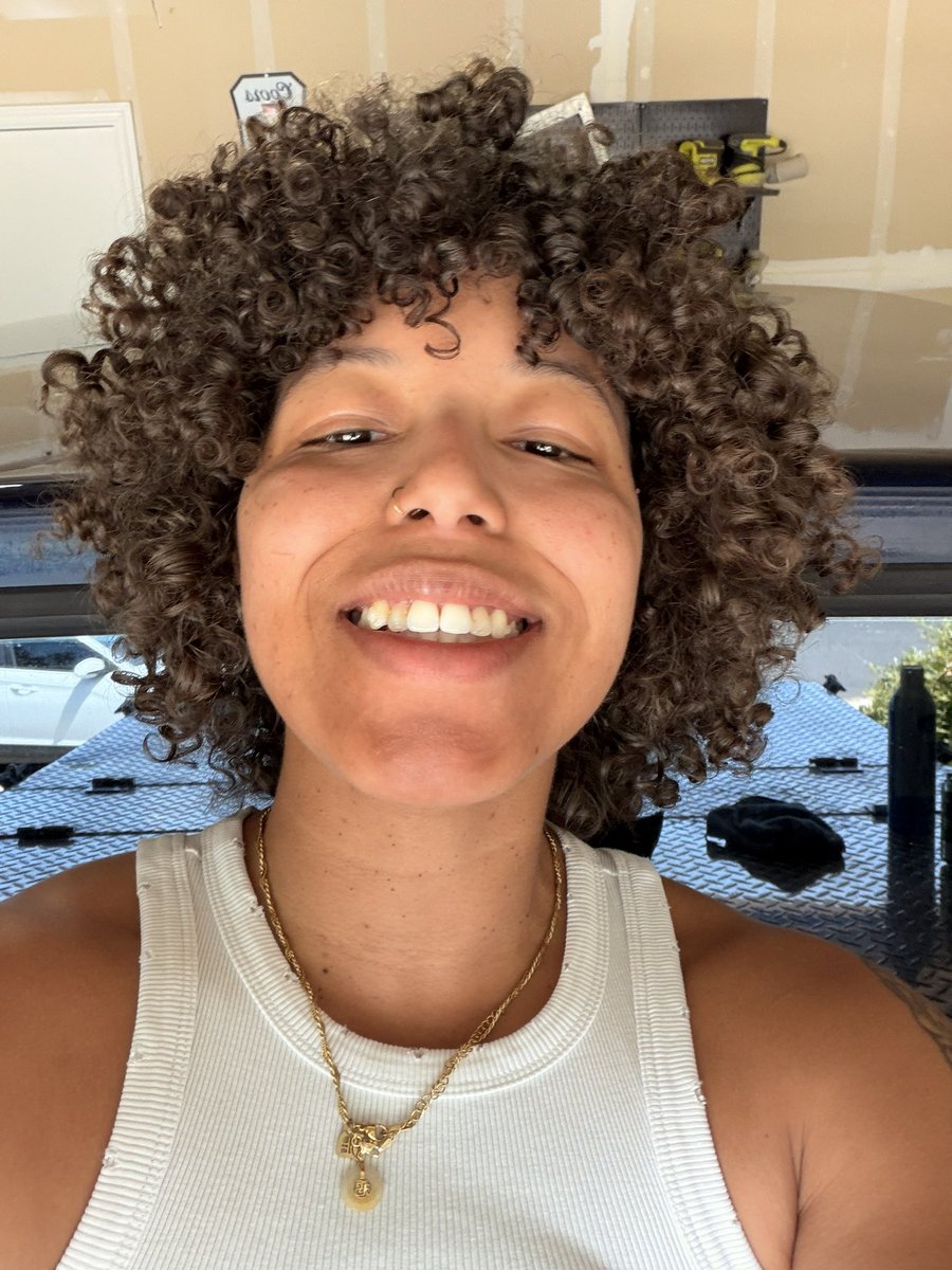 tineessanelson's tweet photo. 33. Founder. Curls for days.

Annoyed as hell. 

Ready to connect with indie hackers.

I need a cofounder. https://t.co/VGDWQSaAwE