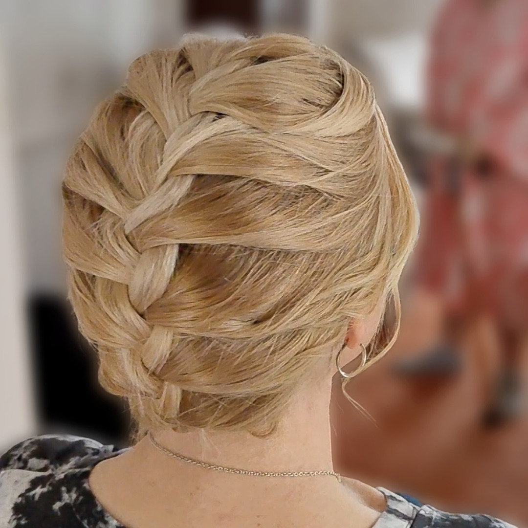 dilkgv's tweet photo. Rachel 🩷
French braided updo on super short layered hair 😍. Absolutely in love with the beautiful tones in her hair through the braid ❤️. @styleitoutproducts Smooth and style it all (use code STYLEITLAURA for discount)
@prostylinguk Magic Dust by https://t.co/l4eeNMcmWT