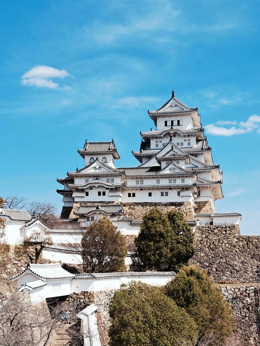 BeataBratt3a's tweet photo. Himeji Castle, the White Heron, reveals something new with every visit. From the West Bailey, its three keeps and 17th-century details offer a glimpse into Japan’s feudal grandeur. Soon, cherry blossoms will make it even more breathtaking. https://t.co/GC1PThnKiZ