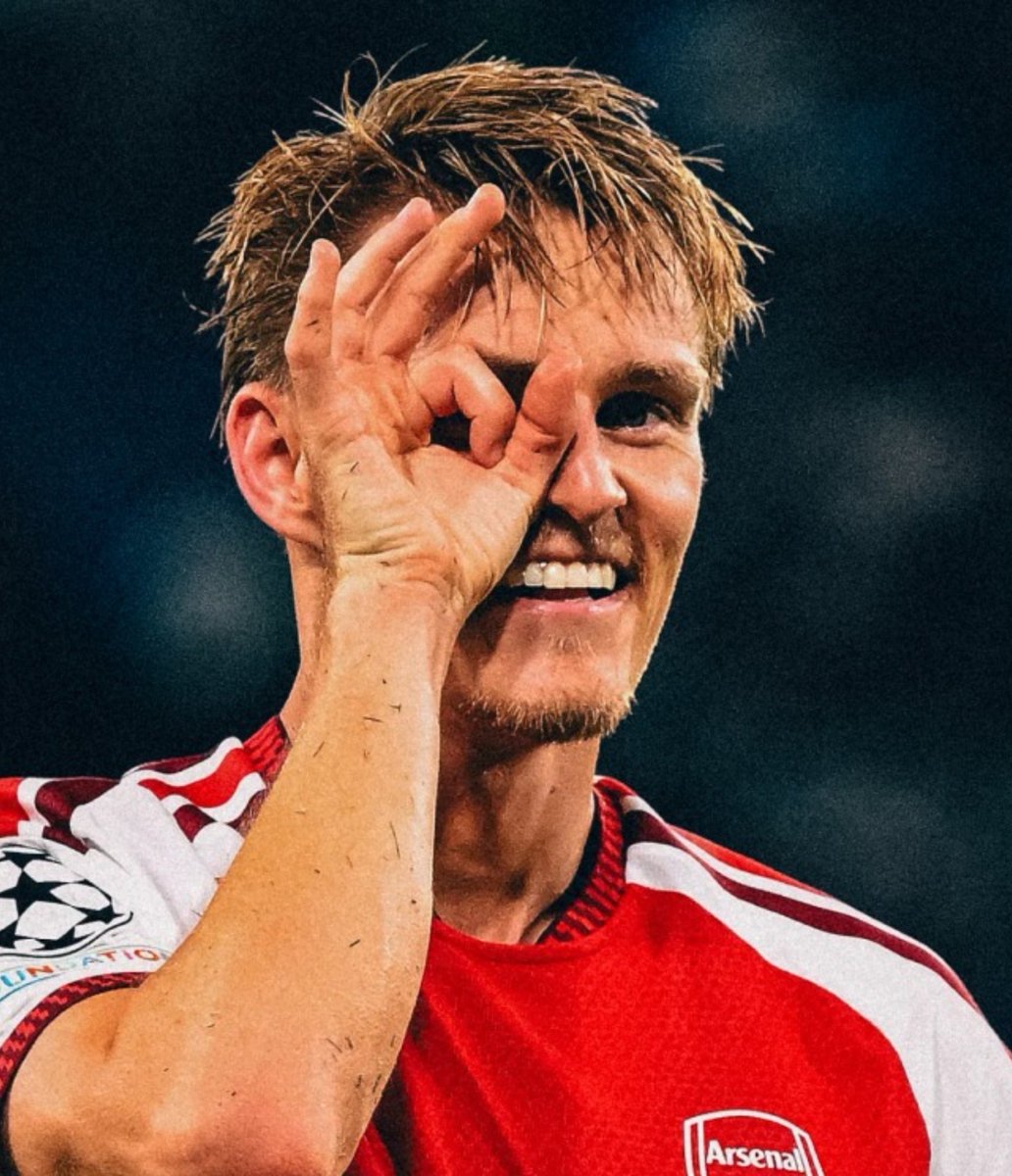 BobzillaRoberts's tweet photo. Arsenal fans always remember this could be us. We could be suffering like man united and Tottenham who throw money to their problems. We were patient with our manager, he destroyed the club himself and built it up again. Now we are winning, disciplined and focused. https://t.co/FhUg7Gw8J3