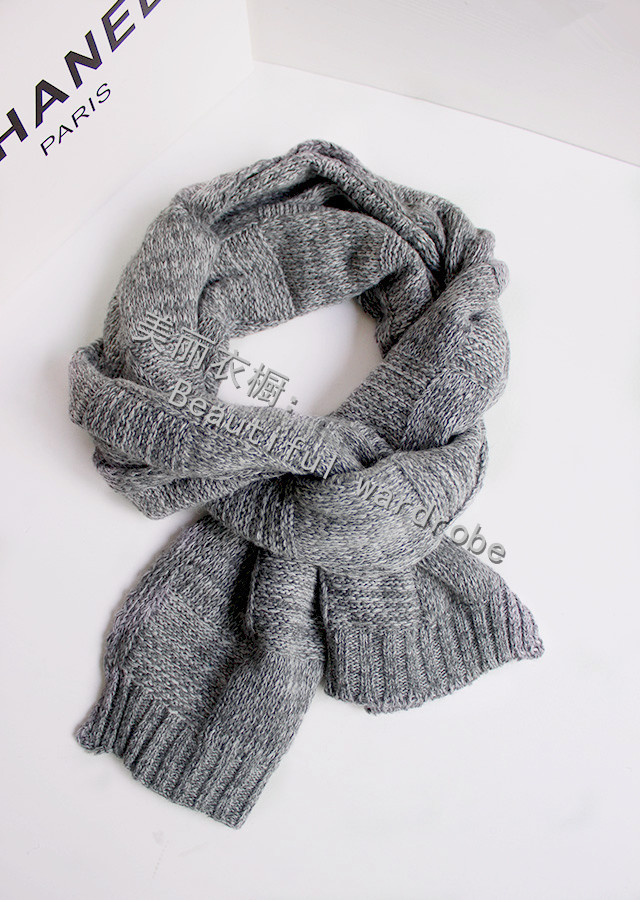 TonyaMartire's tweet photo. Just finished this hand-knit wool scarf with soft yarn —cozy, one-of-a-kind, and made with all my love! Perfect for chilly days, and it’s 100% handmade. https://t.co/ZsrmyhyGk5