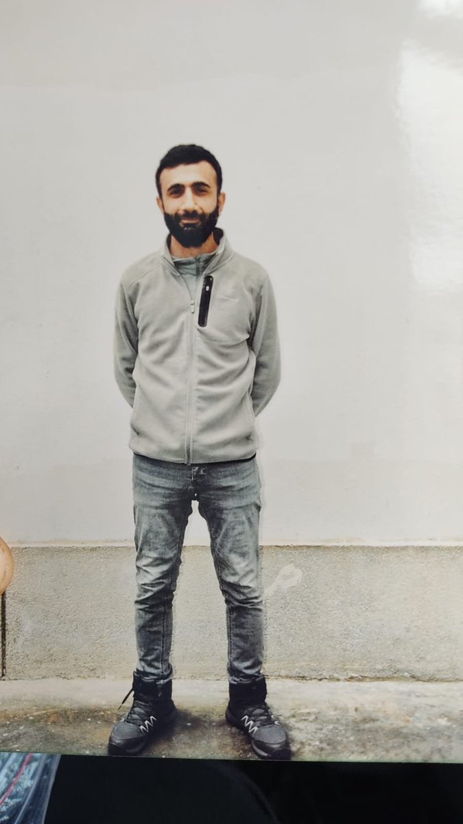 ZEYNEP_KAYA_'s tweet photo. 0ğlum @prof_bariskaya  gözaltına alınırken eylem yabilir potansiyeli var demişlerdi.NATO zirvesi bitti hala tutklu birde gizli tanık çıkmış merak ediyorum gizli tanık ne diyecek uyuşturucu mu sattı hırsızlık mı yaptı adammı öldürdü çetemi kurdu 
 öyle yapsaydı çoktan sebesti https://t.co/ASwDm0jj7b