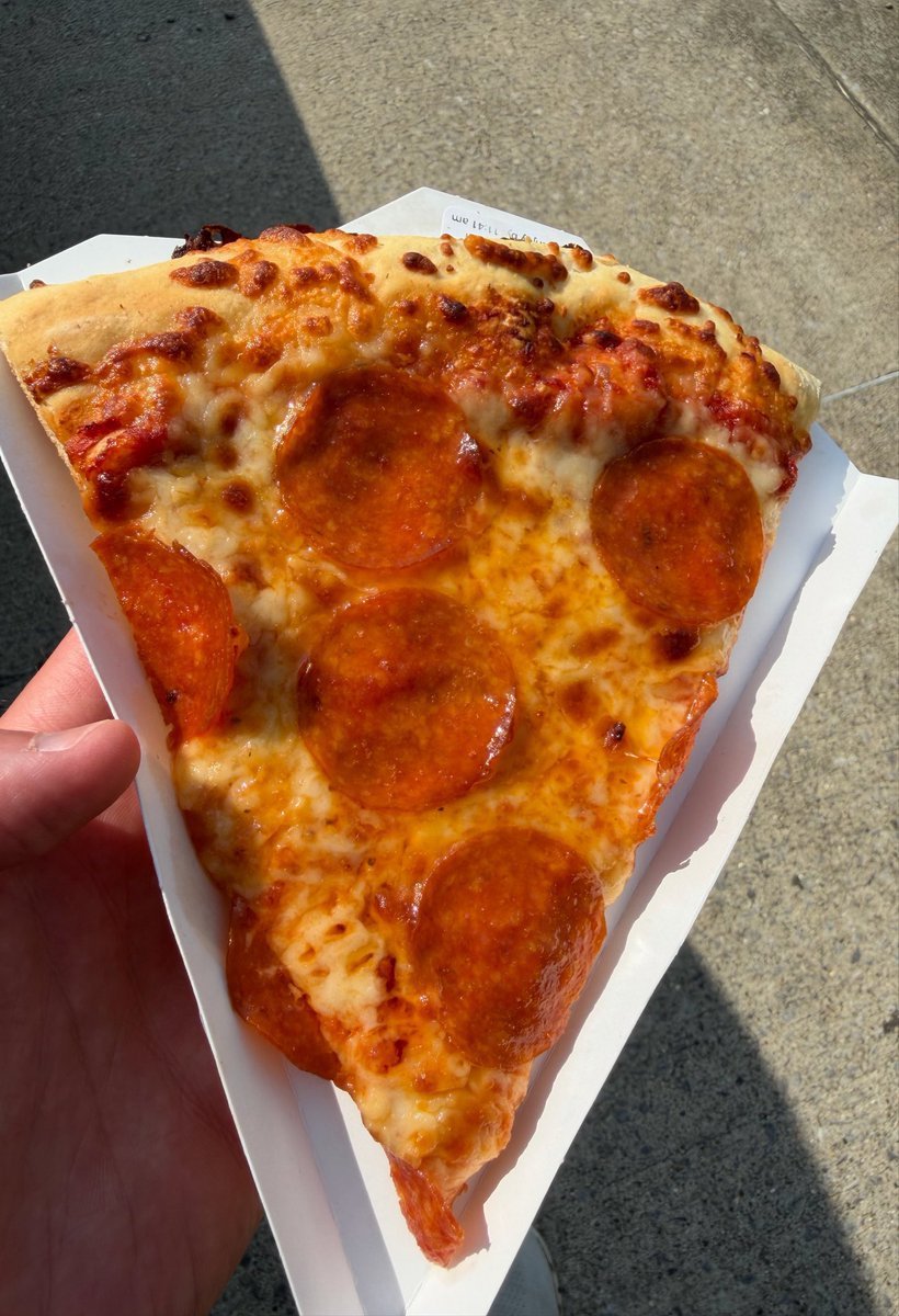 Food_lovers0's tweet photo. Be honest here… is this slice too greasy? Or perfectگل https://t.co/eMyfEwcDOT