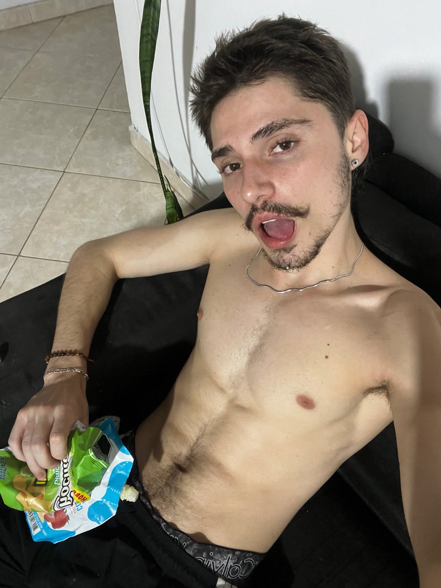 VelezthM's tweet photo. Combi perfecta después del gym
🤤😝 https://t.co/yMwoCICQtR