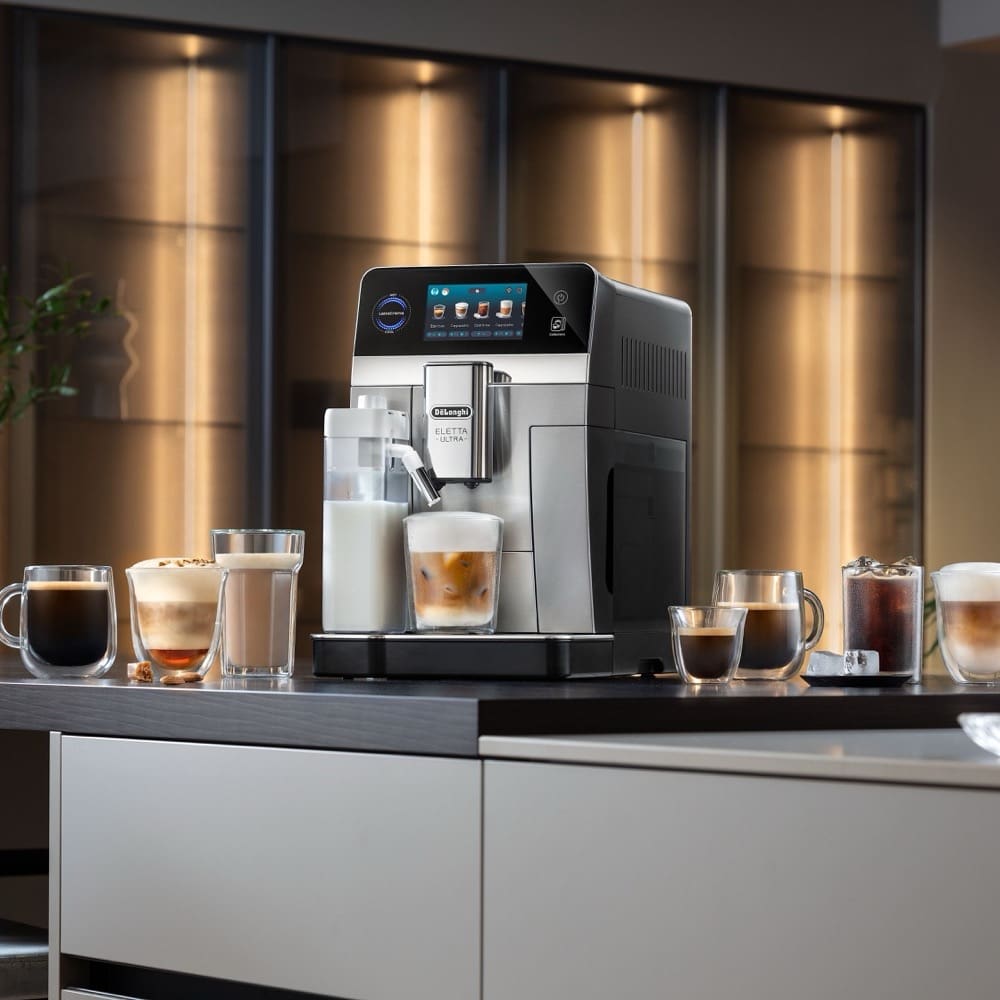 AlaynaCandg4's tweet photo. De’Longhi Eletta Ultra ECAM470. 85. MB review: Brad Pitt’s geheime wapen voor thuiskoffie
Je kent het scenario wel. Het is 06:15 uur. Het hele huis ligt nog diep in zeil en jij staat in de keuken met je ogen halfopen, smachtend naar een dubbele https://t.co/NdPOlTd3hY