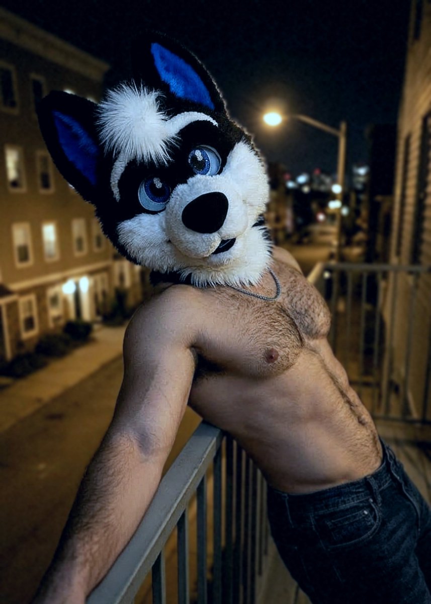 Lynx_Arashi's tweet photo. Calming Wednesday night
#fursuit #fursuiter #shirtless #pecs https://t.co/mg4uNlyZJ0