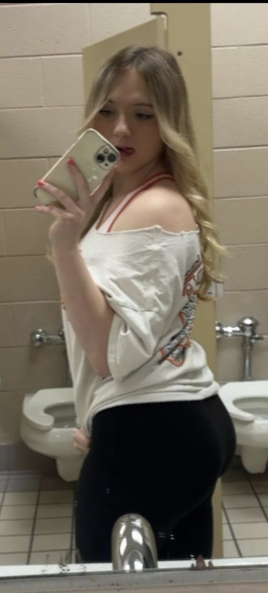 thegorillachese's tweet photo. Cuck wanted to show off his crush. I mean look at this she is built for cock pounding her ass

#cuck #cuckson #momson #incest #mom #milf #ntr #bull #bbc #imwf #wankchat #irl #irls #jerkbud #jerkoff #cum #orgasm https://t.co/iMPDO4VKbK