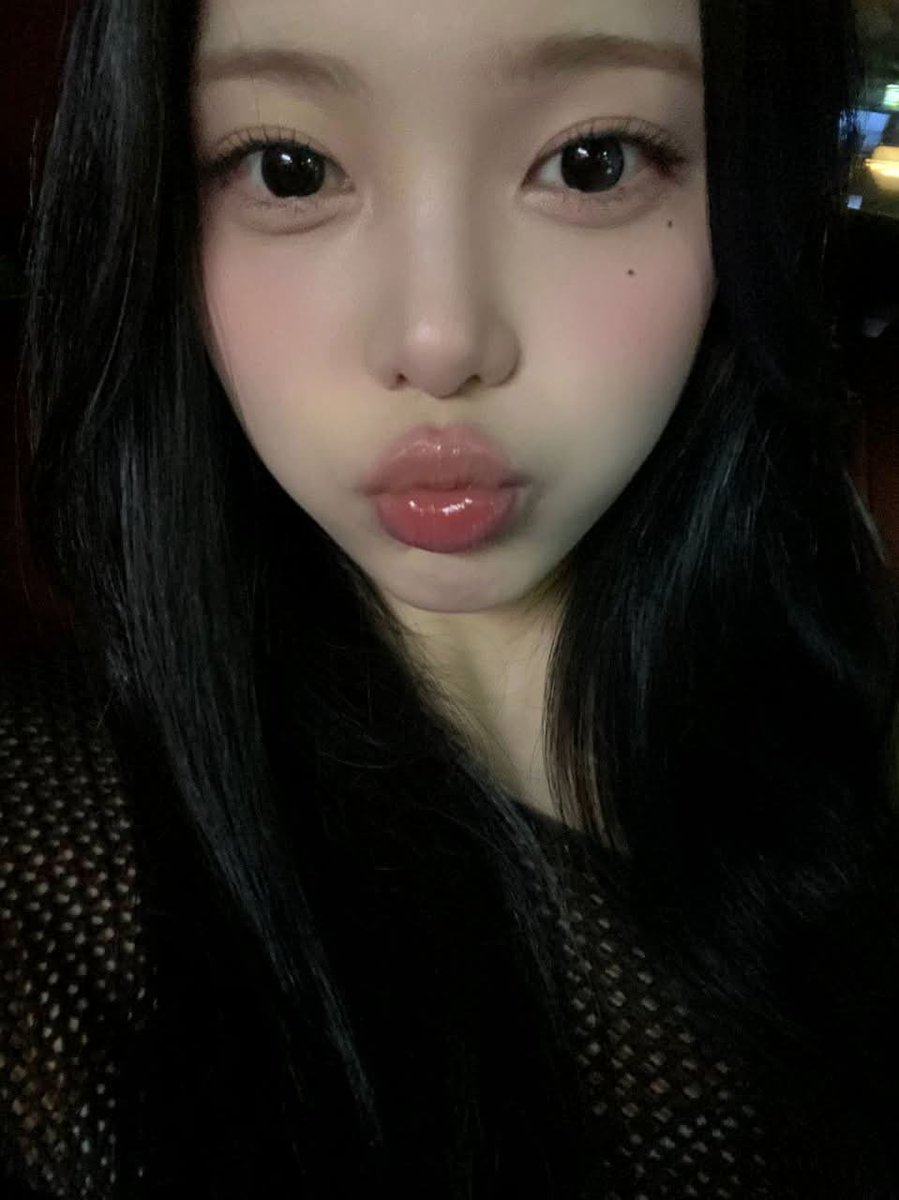 Kpoploverxxl's tweet photo. Muchas cosas pasan por mi cabeza cuando veo esa boquita😵‍💫😵‍💫😵‍💫 https://t.co/JtRn60zlVV